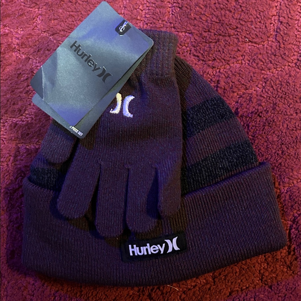 🖤BRAND NEW WITH TAGS🖤Hurley Burgundy and Black Knit Beanie and Gloves Set